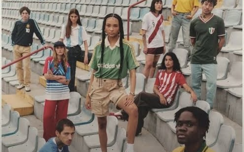 Futebol além das quatro linhas: como o esporte influencia a moda, a cultura e o entretenimento