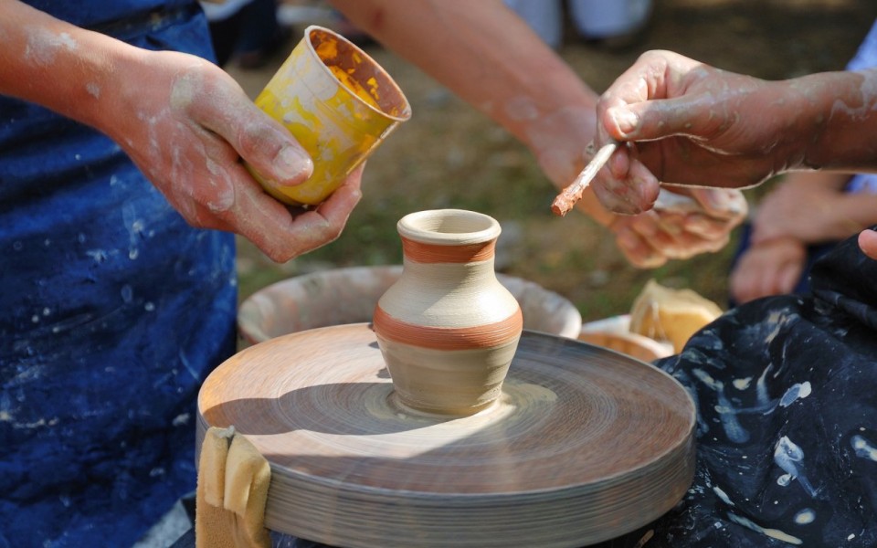 Terapia com as mãos: o poder dos hobbies manuais para a mente