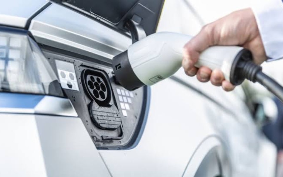 Estações de recarga para carros elétricos no shopping: veja as vantagens