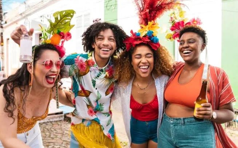 Guia de Carnaval: fantasias, makes e acessórios para aproveitar com estilo