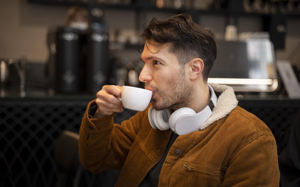 Um café, uma pausa: descubra os sabores e espaços aconchegantes do JK Shopping