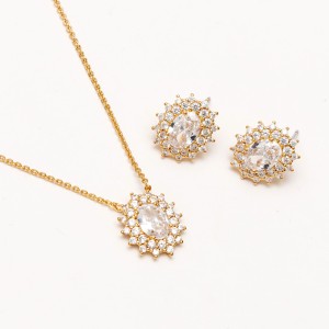 CONJUNTO OVAL TRABALHADO EM ZIRCÔNIAS