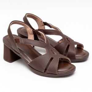 SANDÁLIA EM COURO PINHÃO